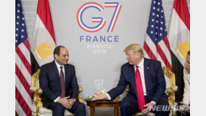 트럼프, 이집트 대통령에 “내가 제일 좋아하는 ‘독재자’”