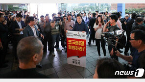 황교안 “조국 반드시 사퇴시켜야…한국당, 입장 변함없다”