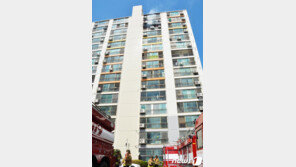 청주 15층 아파트 13층서 불…주민 수십명 대피