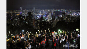 홍콩 시위 이끄는 2030…집에서도 부모와 ‘이념갈등’