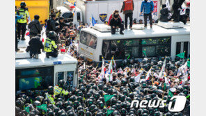 ‘박근혜 탄핵’에 분노…시위중 경찰폭행 40대 집행유예