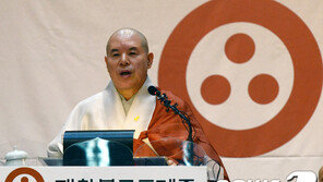 생수 ‘통행료’ 의혹 자승 전 총무원장, 달력판매금 횡령 고발돼