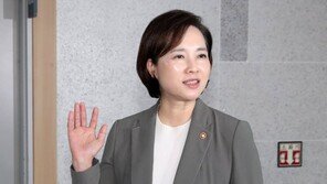 유은혜 총선 불출마설 왜?…교육부 직원들은 표정관리