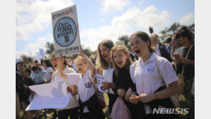 “우리에게도 미래가 있어야 한다!” 청소년 400만명 기후변화 대응촉구 시위