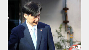 [종합] 검찰, 조국 자택 압수수색…본인 직접 겨눈 수사 돌입