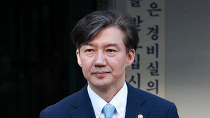 ‘자녀 인턴증명서 셀프 발급 의혹’에 조국 “법적 조치 고민”