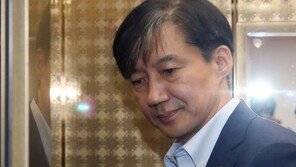 “사퇴하기 좋은 시점”vs “검찰 고발 검토”…檢 압수수색 공방