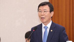 문성혁 장관, 진도군 6t 해양쓰레기 ‘셀프연출’ 결국 사과