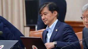 “오직 조국” 한국당, 대정부질문서 ‘2차 조국대전’ 총공세