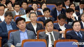 “속이 타들어간다” 여당서 고개드는 ‘조국 손절론’…왜?