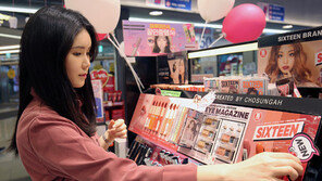 [비즈 프리즘] “불황 속 작은 사치…립스틱이 효자”