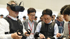 표정으로 감정분석-개와 노는 AI로봇… LG, 스타트업 미래 키우다