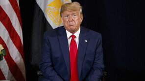 트럼프, 우크라 대통령 직접 만나 “난 압박한 적 없다”