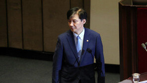 검찰, 조국 동생·전처 소환…위장이혼 정황 확보 