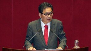 곽상도 “법무부 관계자, 나와 주세요”…조국 장관 호칭 놓고 ‘신경전’