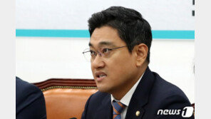 오신환 “조국, 부인이 전화 바꿔주면 통화하는 게 취미인가”