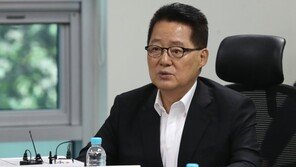 박지원 “조국 통화 부적절, 전화 끊었어야…탄핵감 아니다”