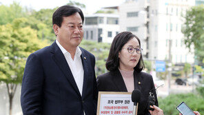 한국당, ‘조국 직권남용’ 검찰에 고발…“엄연한 법률 위반”