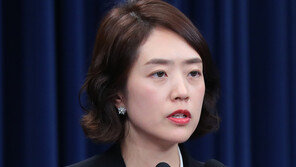 文대통령, 조국 수사 검찰 행태 첫 공개 비판…전면전 가나