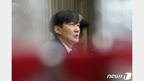 윤석열 코앞서 ‘조국’ 장외대결…‘사퇴’ vs ‘수호’