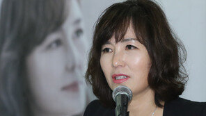 ‘황교안 삭발 합성사진’ 공지영, 조계종에 피소