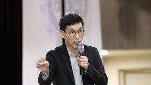 진중권 “조국 사태, 공정성·정의의 문제…진영논리로 봐선 안 돼”