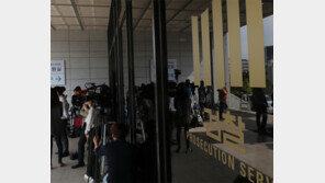 조국 부인 적용혐의 최소 5개… 검찰 소환 한차례로 안 끝날듯