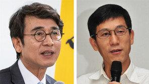 유시민 “대통령에 맞선 檢, 위헌적 쿠데타”… 진중권 “조국 도덕성에 문제 있는건 분명”