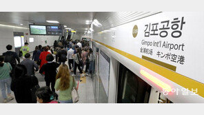 [퇴근길 한 컷]교통 오지 김포로 가는 지하철 개통 후 첫 월요일