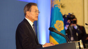 文대통령 “DMZ 인근 접경지역 국제 평화특구로 만들겠다”