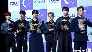 ‘컴백’ 원어스 “가요 시상식 첫 수상, 더 열심히 할 것”