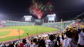 최다 14회·10년 연속 100만 관중 달성 LG…성적과 흥행 두 마리 토끼 쟁취