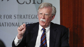 볼턴 “김정은 핵무기 포기 않을 것”…트럼프 대북정책 비관