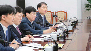 검찰총장 보좌하는 대검 요직 두 자리, 조국 장관이 인선 건의… 文대통령 수용