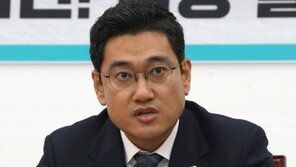 오신환 “文대통령의 조국 비호, 박근혜의 우병우 비호 같아”