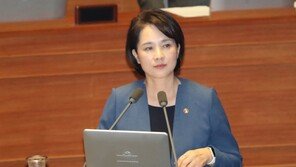 유은혜 “최성해 총장 석·박사학위 사실관계 확인 중”
