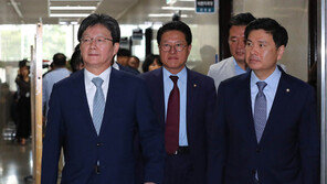 유승민, 단식 18일째 이학재 방문…“중단하고 같이 싸우자”