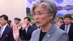 강경화 “북미협상 발표 전 통보 받아…장소 밝히기 어려워”