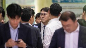 ‘정경심 변호인’ 이인걸 검찰 방문…소환일정 조율?