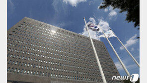 국감장의 조국·윤석열, 검찰 수사결과에 명운 달렸다