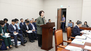유은혜, 조국 딸 휴학 위한 진단서 진위 여부 “확인 필요해”