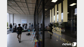 조국 장관후보 18일만에 강제수사…정경환 소환까지 37일