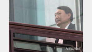 검찰 포토라인 역사속으로…첫 수혜자는 조국 장관?