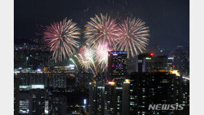 가을밤 수놓은 서울불꽃축제…시민들 “너무 아름다워”