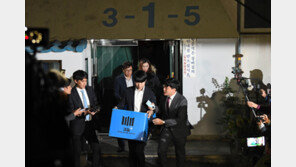 조국 집 압수수색 女검사에 신상털기 공격