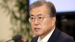 文, 조국 찬반 집회에 첫 입장 “다양한 목소리 엄중하게 들어”