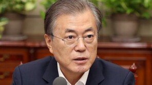 文, 조국 찬반집회 첫 입장…대립 자제 당부, 검찰개혁 재확인