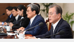 집회 대결이후 침묵 깬 文대통령 “국론 분열이라 생각 안해”