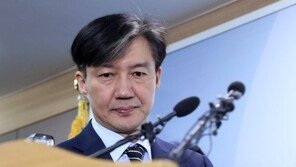 ‘취임 한달’ 조국 “광장과 거리, SNS 檢개혁 지지·비판 감사”
