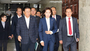 조국, 검찰개혁안 발표한 날…한국당은 헌법소원 청구